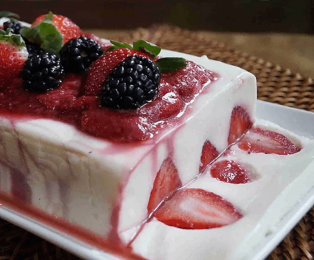 Panna Cotta De Yogurt Con Fresas Bajo En Calorías